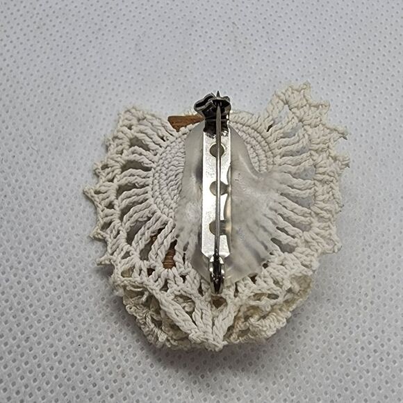 Handmade Crocheted Lace & Vintage Portrait Brooch - Picture 3 of 3